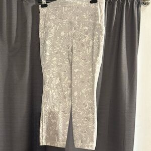 Cropped Lululemon legging- Size 8